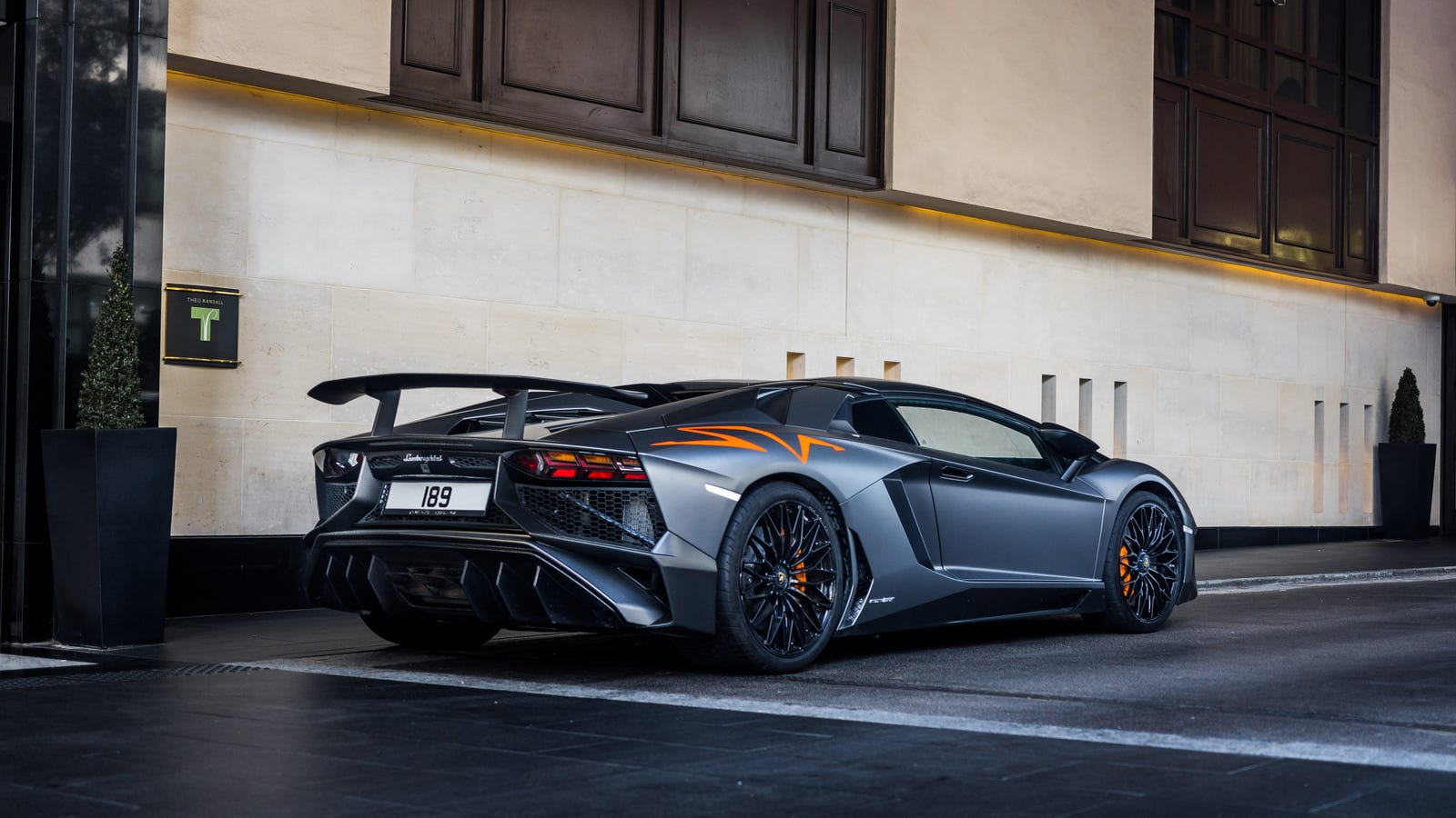 Your Ridiculously Awesome Lamborghini Aventador Sv