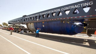 Illustration for article titled This 192-wheel supertrailer is hauling nuclear waste across California