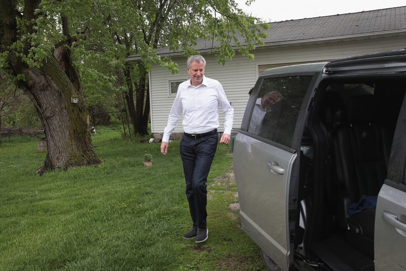 Illustration for article titled A Hypebeast Rates Bill de Blasio's New 2020 Fit