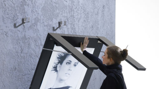 DIY Folding Table Saves Space, Doubles As Picture Frame
