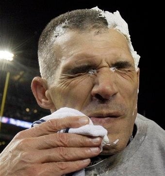 Illustration for article titled Joe Girardi Helps Car Crash Victim On Way From Game 6