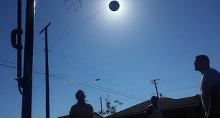 Illustration for article titled This perfectly timed picture is not of a solar eclipse