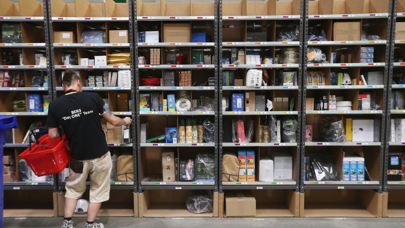 Illustration for article titled Experience the hell of working in an Amazon warehouse
with this new online game