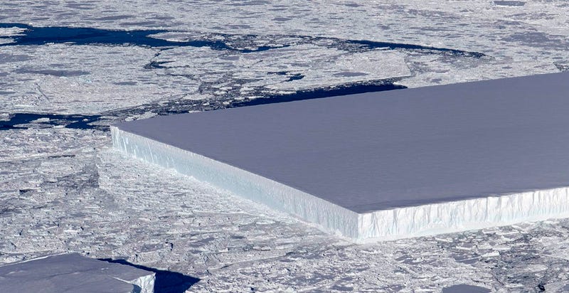 Illustration for article titled Esta enorme placa de hielo perfectamente rectangular es natural: así se forman los icebergs tabulares