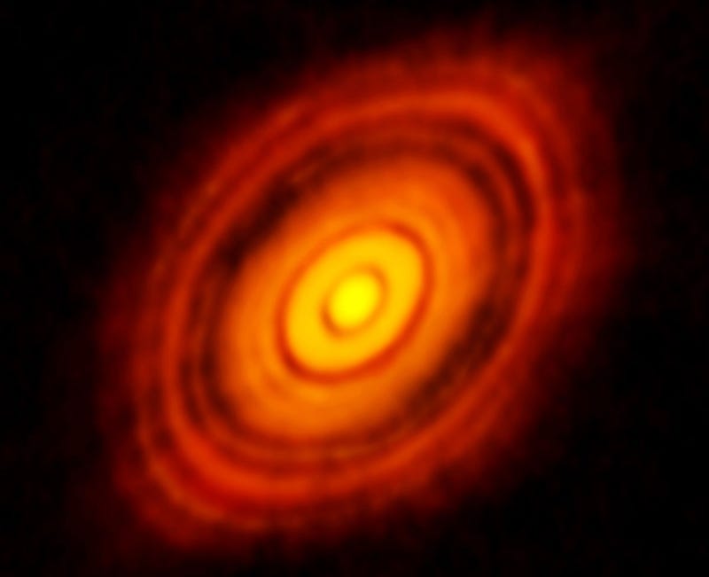 Illustration for article titled Revolutionary photo clearly shows star system forming for the first time