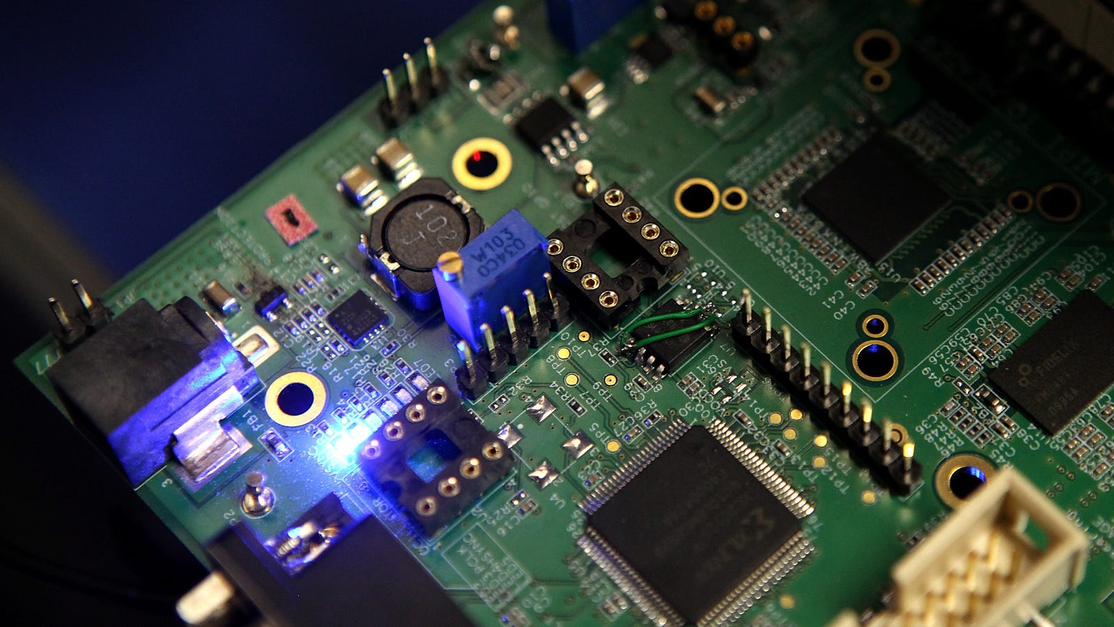 Chinese Chipmakers Say It's Not Possible to Hit Goals Imposed By State Without American Tech
