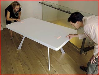 Illustration for article titled Pong Table Blends The Real With The Virtual