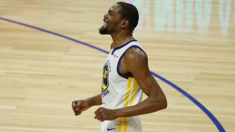 Illustration for article titled The Clippers Didn't Have An Answer For Kevin Durant On Or Off The Court