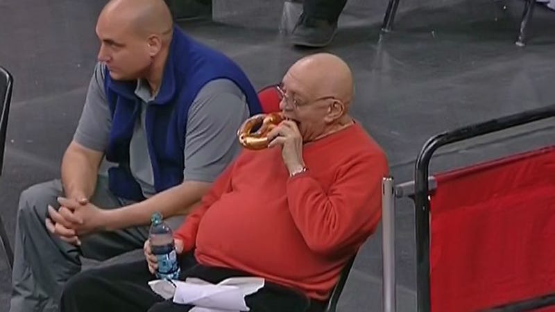 Illustration for article titled In A Shocking Development, Jerry Tarkanian Has Switched From Towels To WonderPretzels