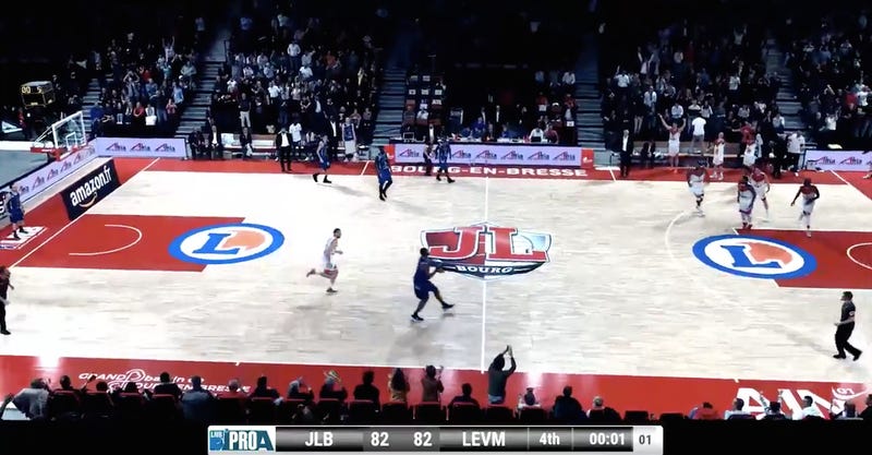 Illustration for article titled Boris Diaw Buzzer-Beat A Buzzer-Beater