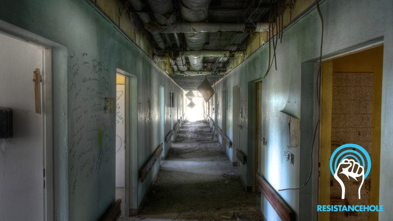 Illustration for article titled We Got Him: President Dump Is Going To LOSE IT When He Sees This Photo Of A Super-Creepy Abandoned Hospital