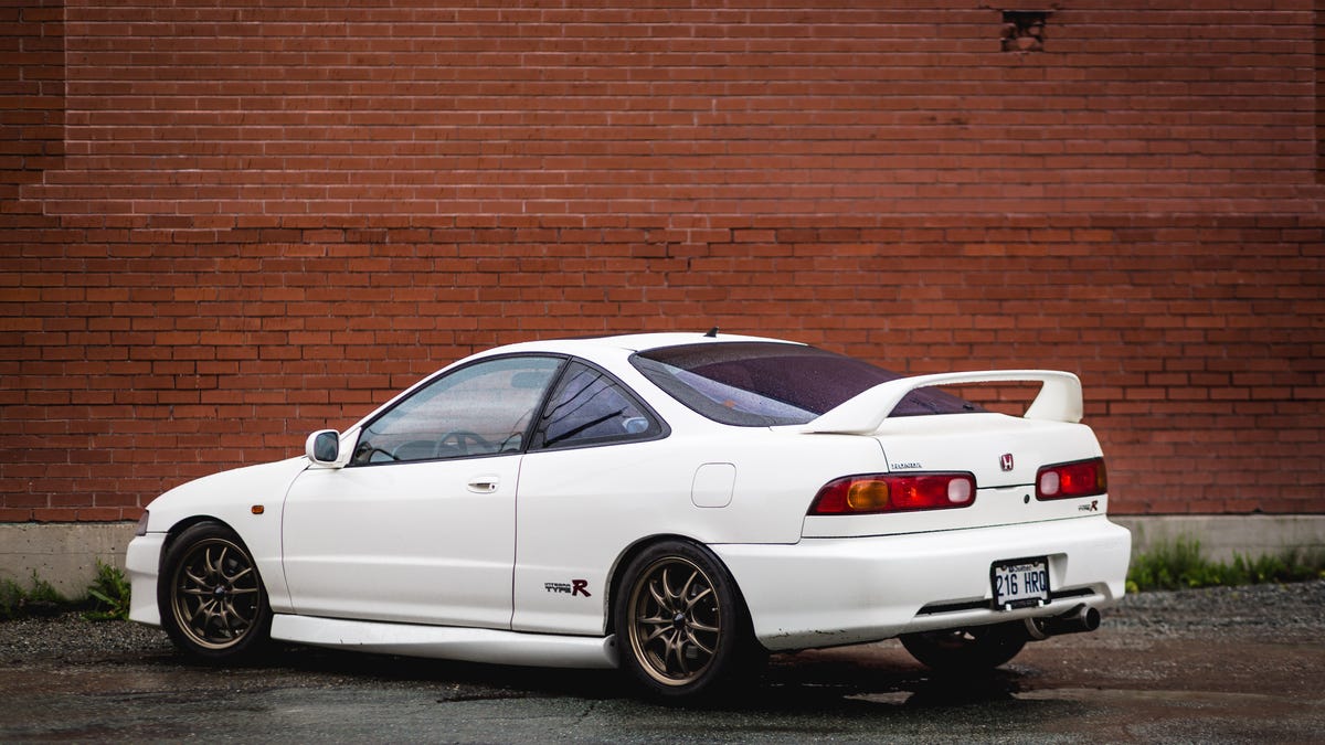 How The Acura Integra Type R Makes Modern Sport Compact Cars Look Weak