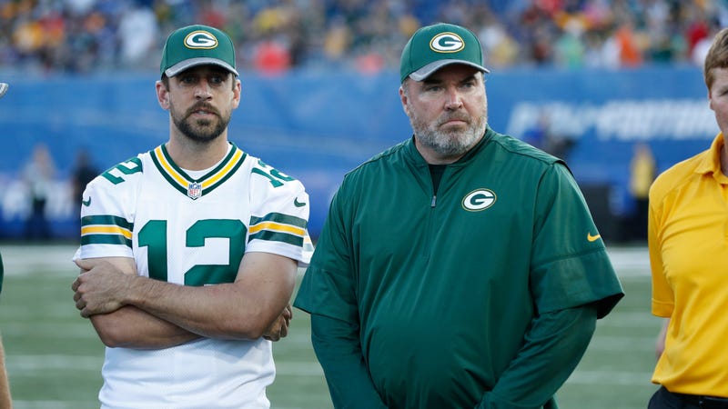 Illustration for article titled Report: The Packers Fell Apart Because Mike McCarthy Is A Dolt And Aaron Rodgers Is Petty