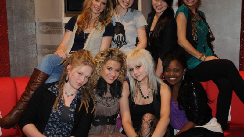 Illustration for article titled American Idol: Top 8 Girls Compete