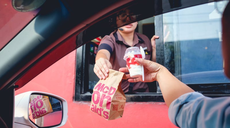 Illustration for article titled Fast food tries to get faster