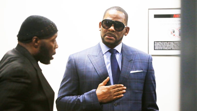 Illustration for article titled R. Kelly Fans Paid $100 to See Him Perform at a Bar for 28 Seconds