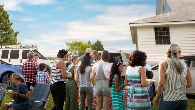 Illustration for article titled Beautiful: When The People In This Town Realized One Of Their Neighbors Didn’t Have Money To Buy A Car, They Didn’t Coordinate And All Got Cars For Him