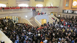 Illustration for article titled A Blubbering Mass of Apple Idiots Are Suffocating Grand Central