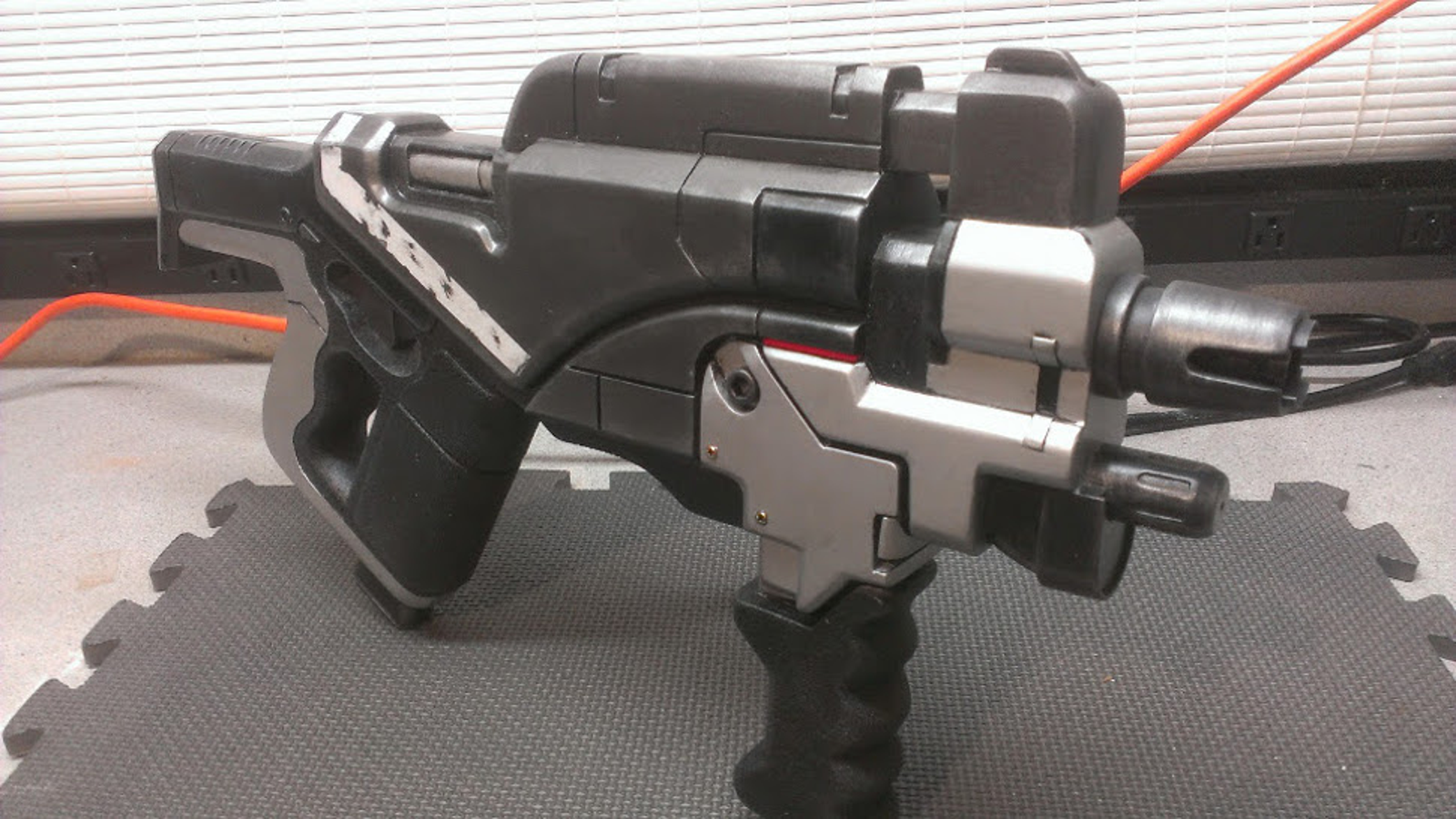 mass effect 2 submachine gun