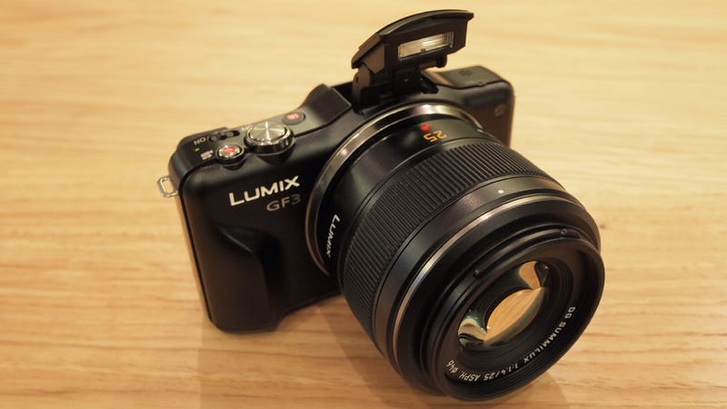 Illustration for article titled Panasonic Ditches the Hotshoe For the Beginners' GF3: Hands On