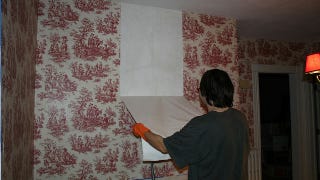 Easily Remove Wallpaper With Vinegar And Hot Water