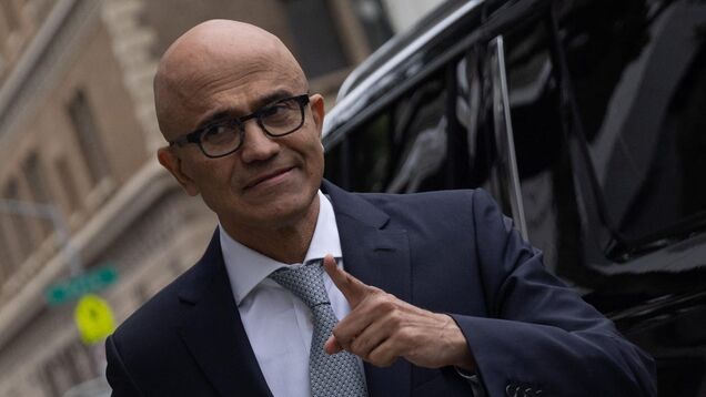 Microsoft investors are reconciling hopes for AI with concerns about quarterly cloud revenue