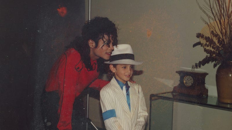 Illustration for article titled Michael Jackson estate digs up old HBO contract to justify suing over Leaving Neverland
