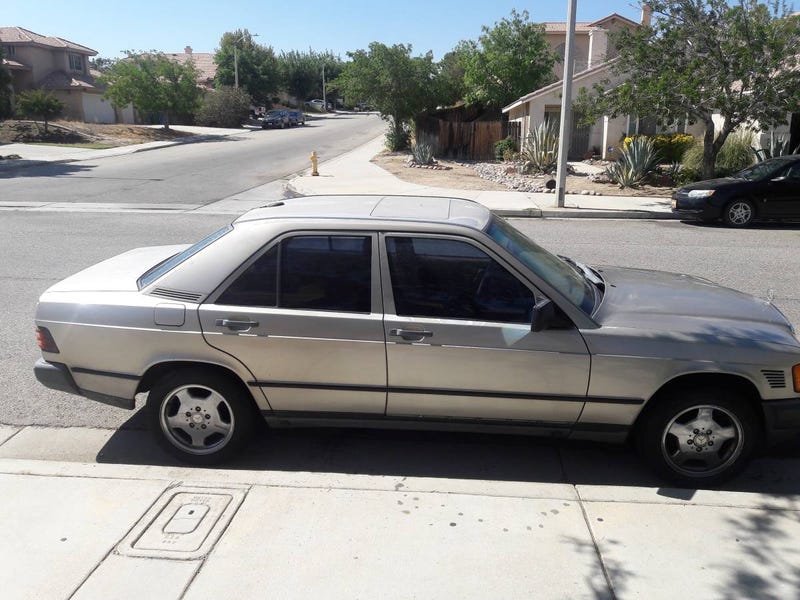 Illustration for article titled At $2,500, Is This 1987 Mercedes 190D Beater The One to Beat?