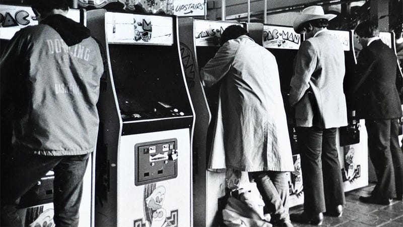Illustration for article titled Capturing the Coolness of California Arcades in the Early 80s