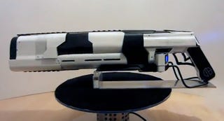 Illustration for article titled Este rifle láser de aluminio incorpora refrigeraciĂłn lĂquida