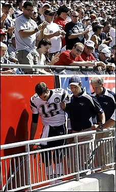 Illustration for article titled Tom Brady Out For Season: Knee A Mangled Mess