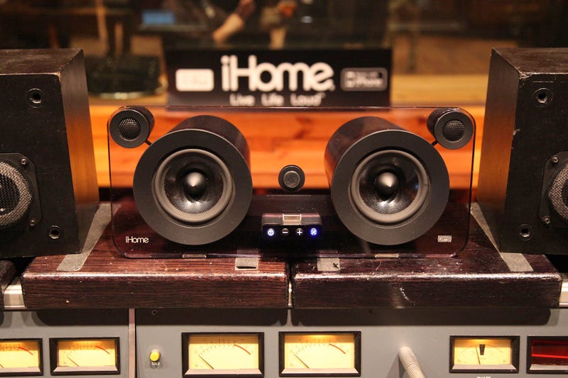 iHome iP1 Studio Series iPod Dock Looks Nice, Sounds Nice