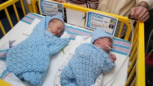 Illustration for article titled Three Sets Of Twins Born In Different Years