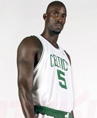 Illustration for article titled Kevin Garnett, NBA 2K9 Salesman Supreme