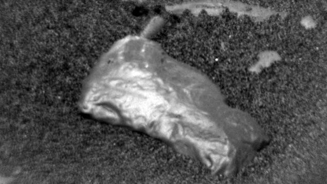 Curiosity Rover Just Spotted This Super-Shiny Object on Mars