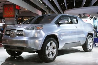 Illustration for article titled Detroit Auto Show: 2008 Toyota A-BAT Concept Live Shots