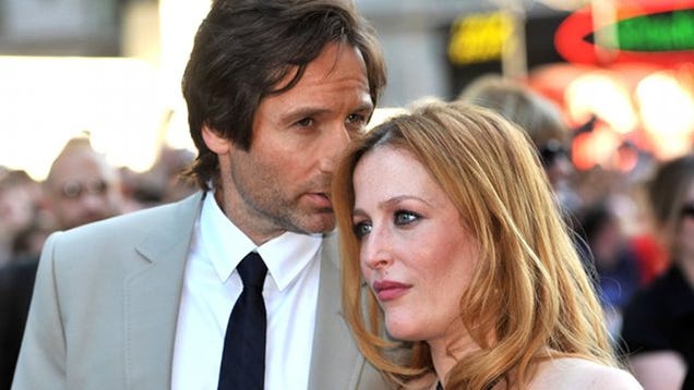 Gillian Anderson and David Duchovny Are Together, According to Mostly ...