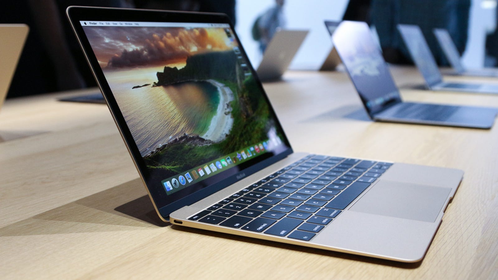 Probamos el nuevo MacBook precioso y ligero, pero algo incómodo