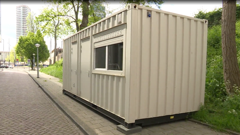 Illustration for article titled &#39;Clean Home&#39; With &#39;Private Bathroom&#39; on Airbnb Just a Roadside Shipping Container, Guest Says