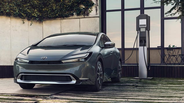 Report Claims Toyota Plans To Sell a Sporty GRMN Prius