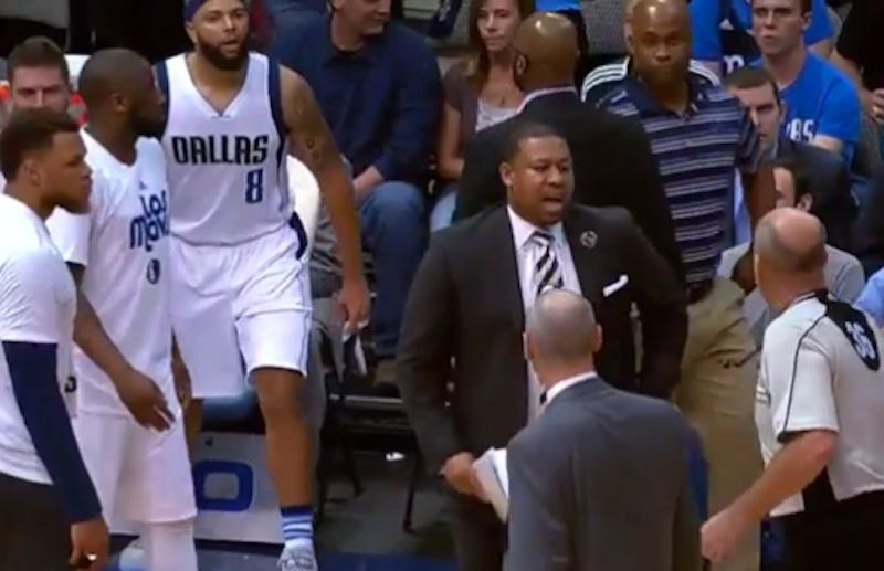 Illustration for article titled Rick Carlisle Calls Out Referee For Baiting Deron Williams Into A Technical Foul