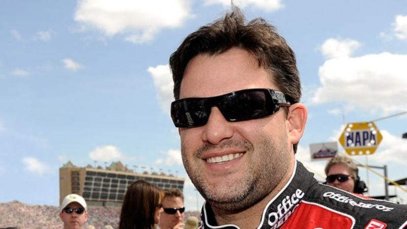 Illustration for article titled Tony Stewart Gets Into Fight With Car