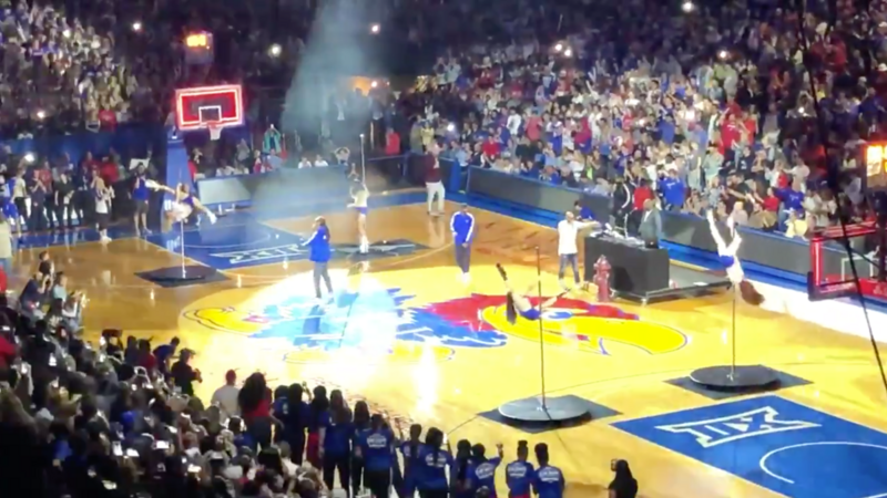 Illustration for article titled Kansas AD Apologizes For "Acrobatic Dancers," Unclean Lyrics After Spicy Snoop Dogg Performance