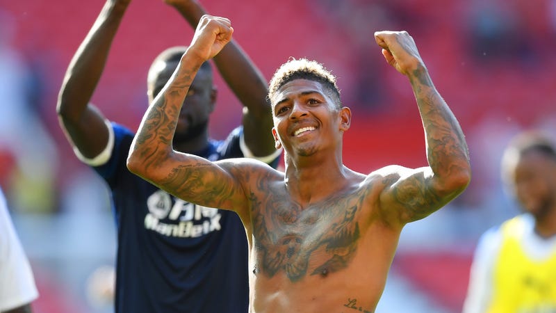 Illustration for article titled Crystal Palace's Patrick van Aanholt Scores Late Winner To Bring Down Toothless Manchester United