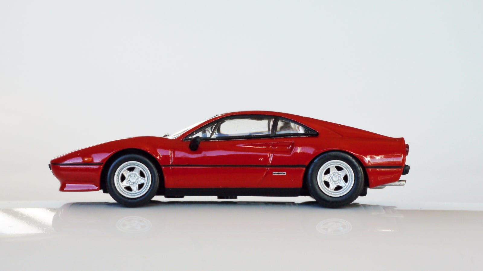 Kyosho Ferrari 8 1 64 20 Project Prancing Horse 20