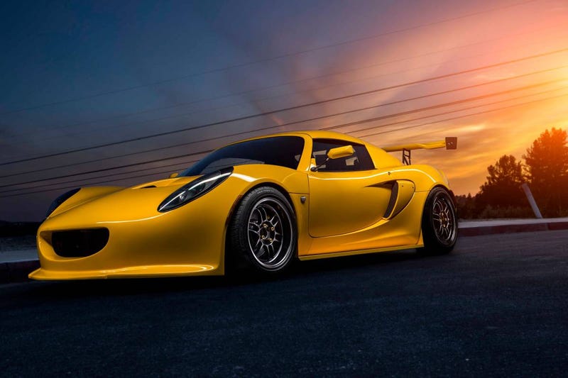 Illustration for article titled At $35,900, Would You Put Your Body Into This Widebody 2005 Lotus Elise?