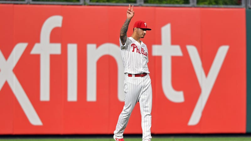 Illustration for article titled Phillies Pitcher Vince Velasquez Was The Best Left Fielder In Baseball For One Night