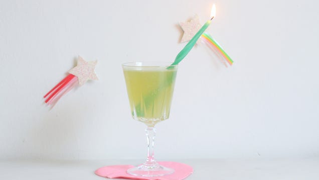 Celebrate Lifehacker's 15th Birthday With This Chartreuse Cocktail