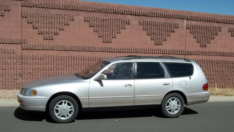 Illustration for article titled At $5,625, Is This 1995 Toyota Camry Wagon a 7-Seat Superstar?