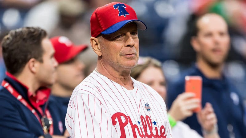 Illustration for article titled Bruce Willis gets booed for throwing a baseball poorly, boosts non-celebrity egos worldwide
